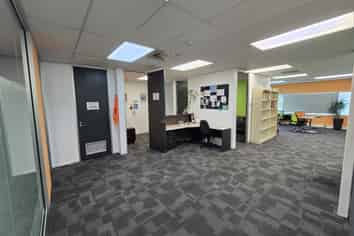 Versatile Flat Bush Office