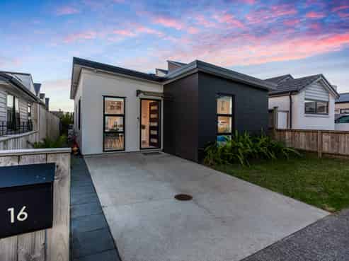 16 Houhora Street, Westgate