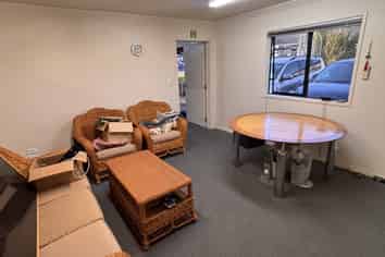 Flexible retail/office space with warehouse