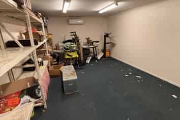 Flexible retail/office space with warehouse
