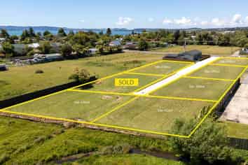 52D Robinson Avenue, Holdens Bay