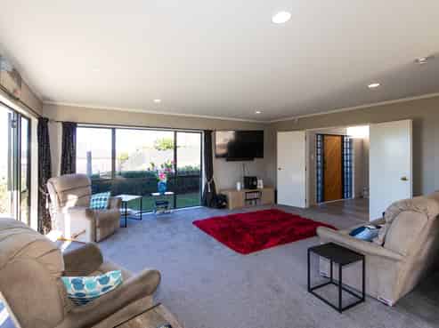 84 Churchill Drive, Taradale