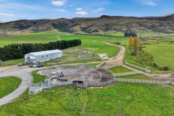 7797 Hyde-Middlemarch Road, Middlemarch