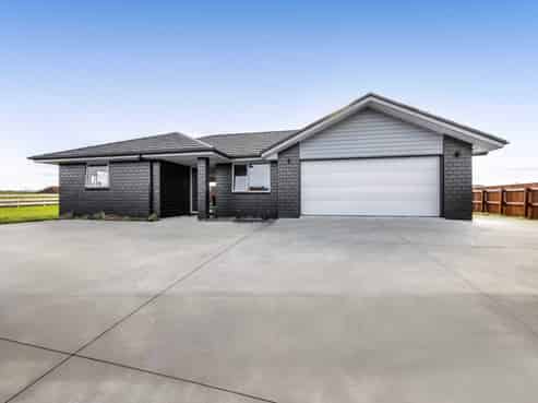 9 Midsummer Avenue, Stratford