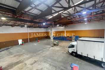 800m² High Stud Warehouse | 3 x Roller Doors