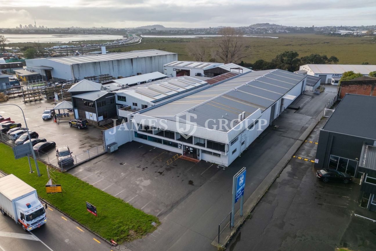 PRIME MOTORWAY ACCESS | 1,640m² ROSEBANK WAREHOUSE – pohled 5