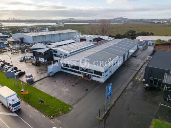 PRIME MOTORWAY ACCESS | 1,640m² ROSEBANK WAREHOUSE