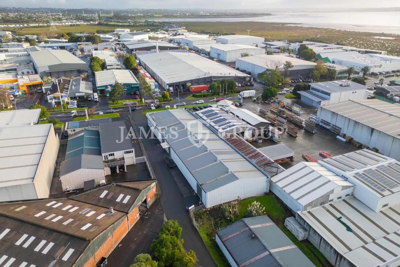 PRIME MOTORWAY ACCESS | 1,640m² ROSEBANK WAREHOUSE – pohled 3