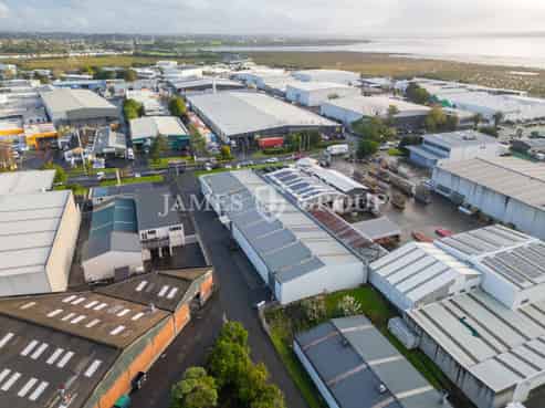 PRIME MOTORWAY ACCESS | 1,640m² ROSEBANK WAREHOUSE