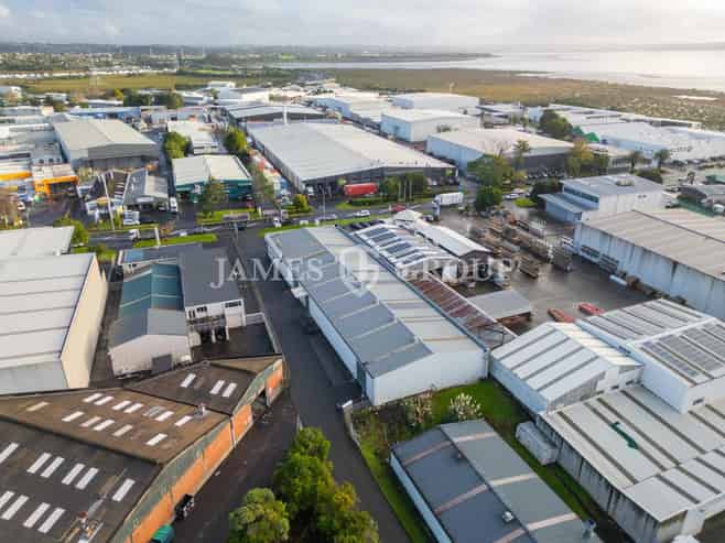 PRIME MOTORWAY ACCESS | 1,640m² ROSEBANK WAREHOUSE