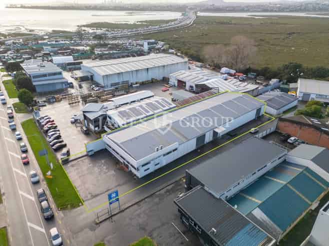 PRIME MOTORWAY ACCESS | 1,640m² ROSEBANK WAREHOUSE