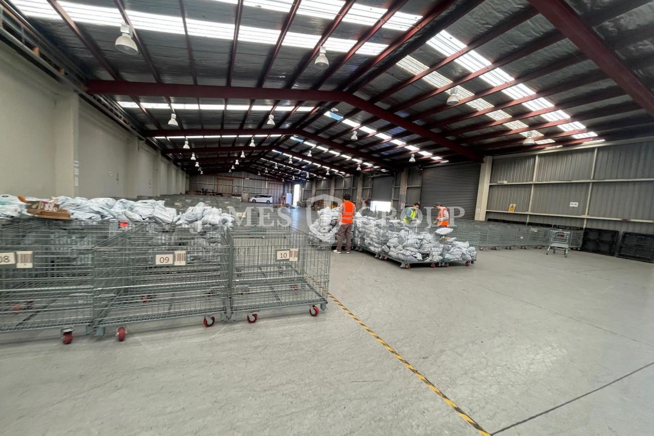 PRIME MOTORWAY ACCESS | 1,640m² ROSEBANK WAREHOUSE – další
