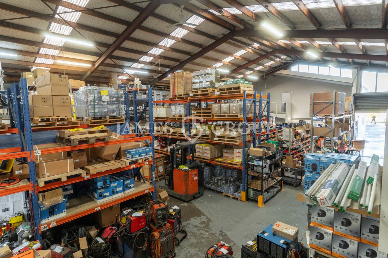 727m² High Profile Patiki Warehouse + Yard - Ansicht 5
