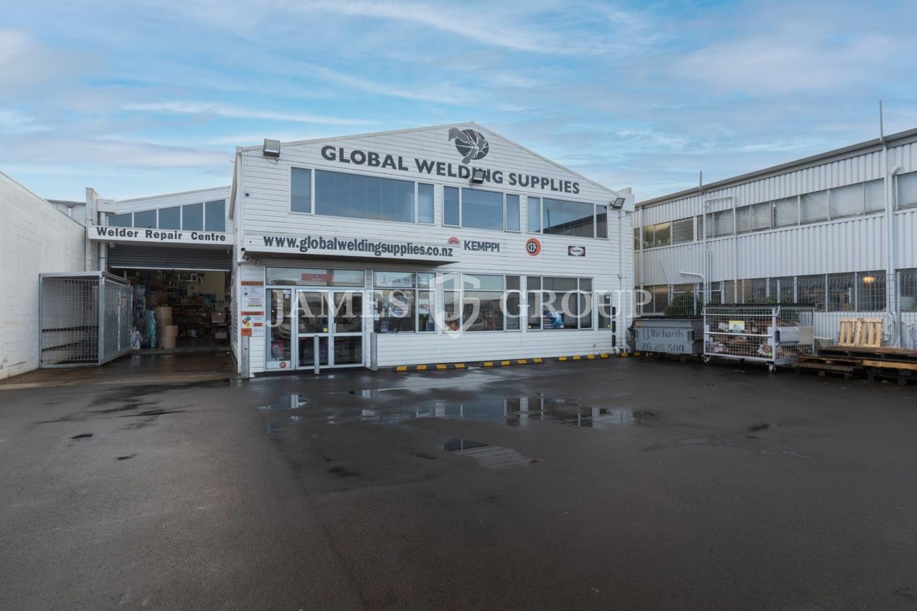 727m² High Profile Patiki Warehouse + Yard - Ansicht 2