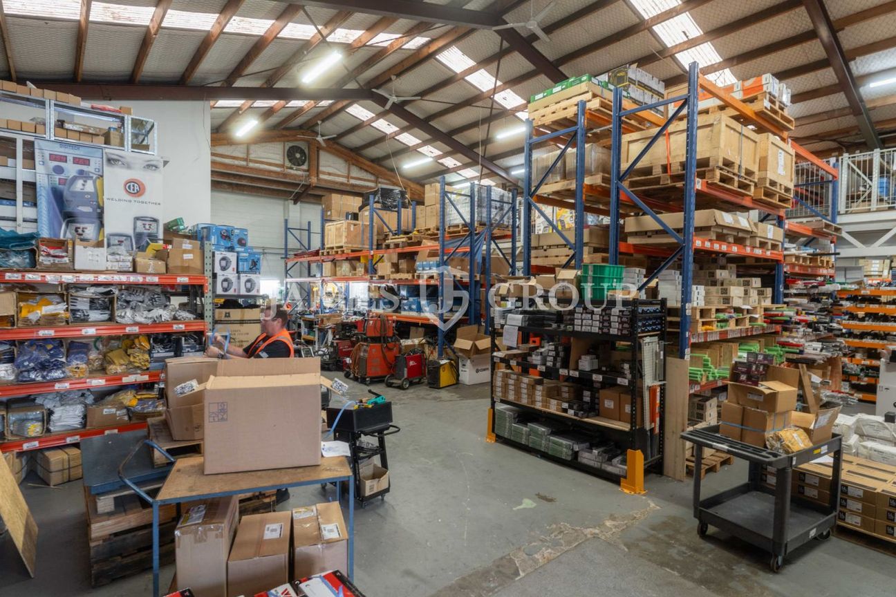 727m² High Profile Patiki Warehouse + Yard - Ansicht 4