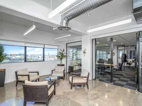 MOTIVATED VENDOR – MODERN FULL-FLOOR OFFICE IN...