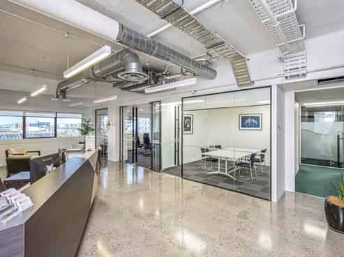 MOTIVATED VENDOR – MODERN FULL-FLOOR OFFICE IN...