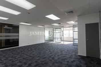 CHARMING 119M² OFFICE IN EPSOM WITH NATURAL LIGHT