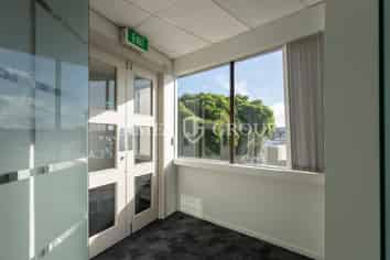 CHARMING 119M² OFFICE IN EPSOM WITH NATURAL LIGHT