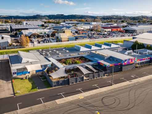 Two Tenants  - One great opportunity!