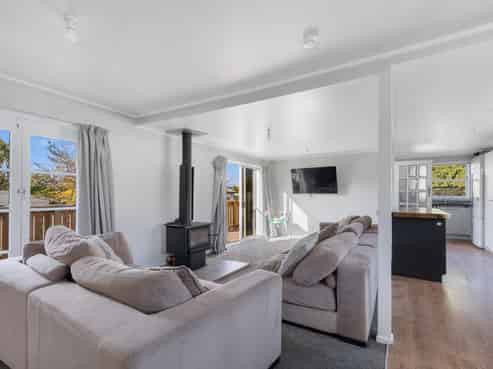 222 Clayton Road, Pukehangi