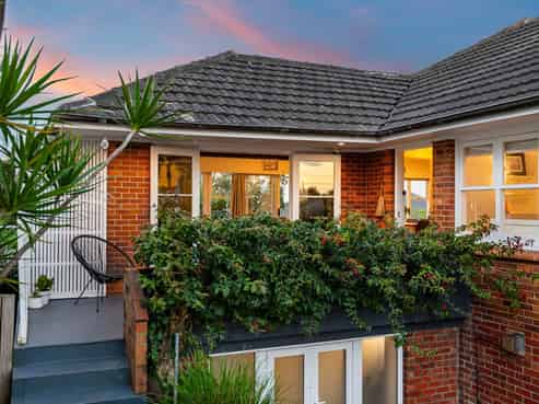 56 Lake Road, Devonport