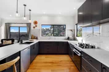 1 Shakespeare Road, Bastia Hill