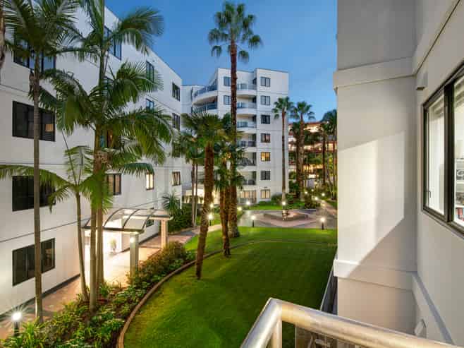 1E/175 Hurstmere Road, Takapuna