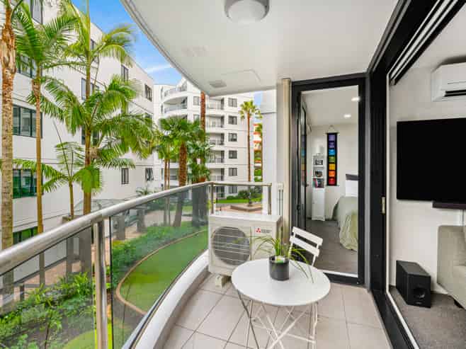 1E/175 Hurstmere Road, Takapuna