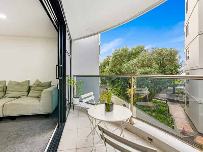 1E/175 Hurstmere Road, Takapuna