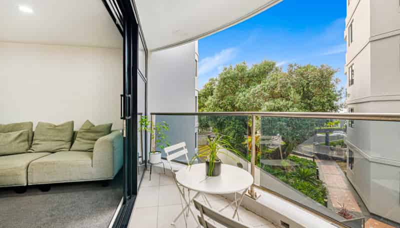 1E/175 Hurstmere Road, Takapuna