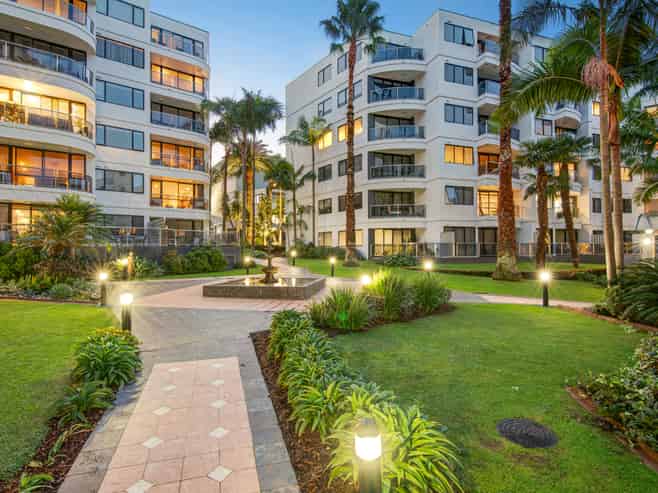 1E/175 Hurstmere Road, Takapuna