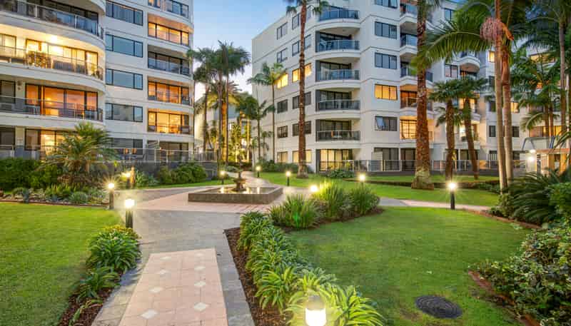 1E/175 Hurstmere Road, Takapuna