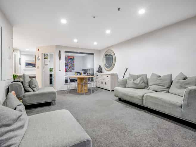 1E/175 Hurstmere Road, Takapuna