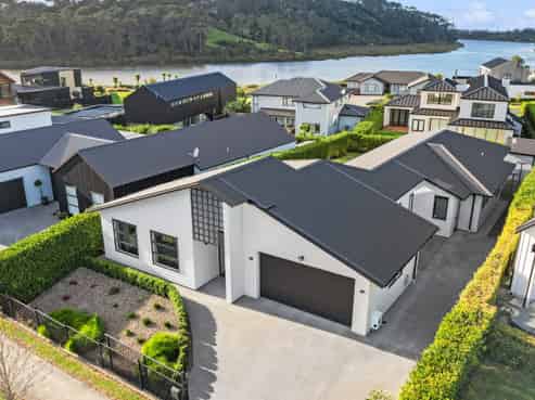 78 Riverhead Point Drive, Riverhead