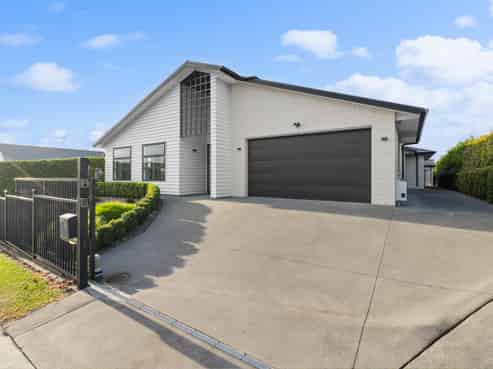 78 Riverhead Point Drive, Riverhead