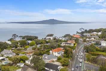 232 Lake Road, Hauraki