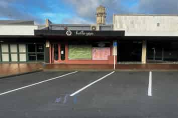 Versatile Retail or Office Space