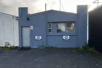 Versatile Retail or Office Space