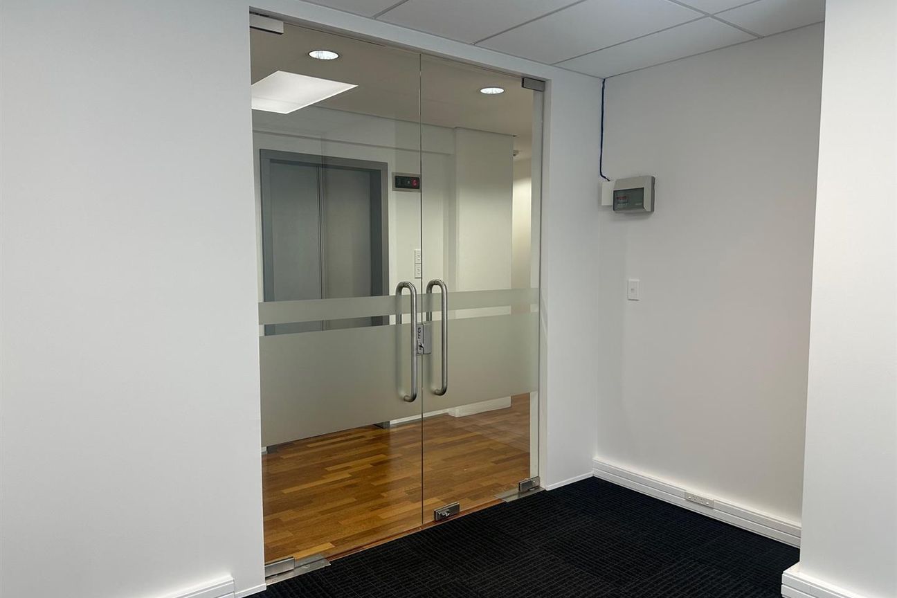 Bright North-Facing Modern Office - Aanzicht 2