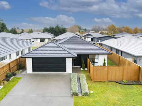 30 Quinn Crescent, Woodend
