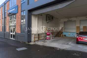 RARE CITY FRINGE INDUSTRIAL WITH PARKING