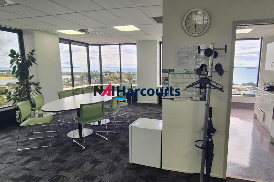 Prestigious Office with Fantastic View - Vista 2
