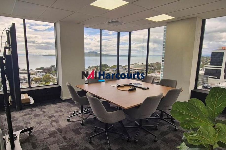 Prestigious Office with Fantastic View - Vista 4