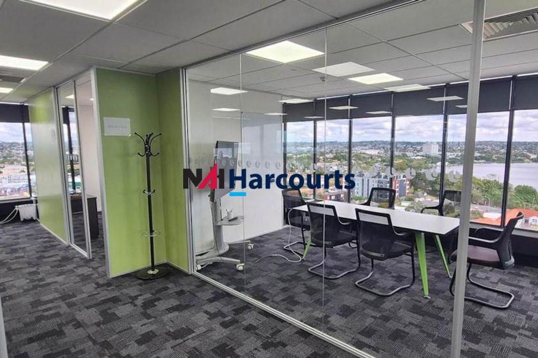 Prestigious Office with Fantastic View - Vista 3