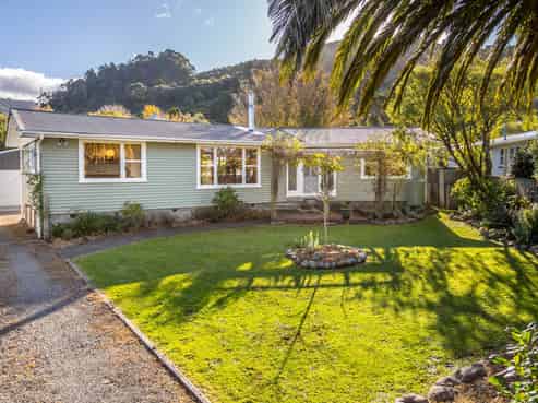 9 Card Crescent, Featherston