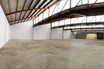 High-Profile 740m2 Industrial Unit