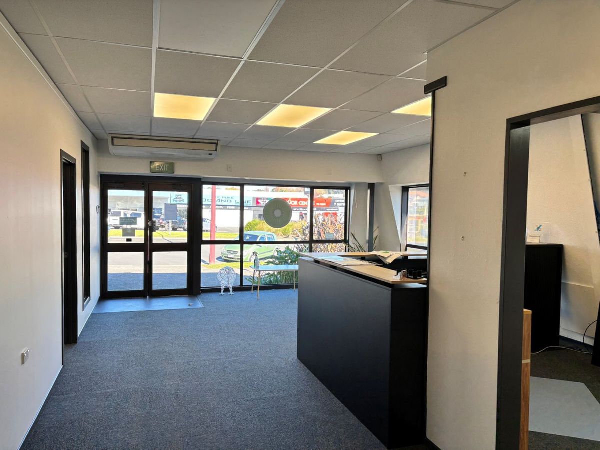 High profile Te Puke office, warehouse & yard! – další
