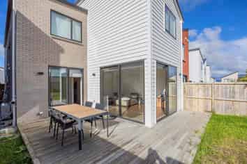 27 Coast Garden Drive, Hobsonville