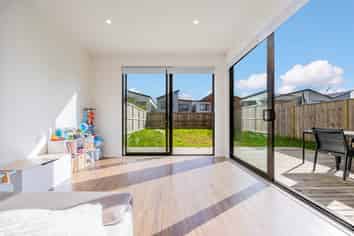 27 Coast Garden Drive, Hobsonville